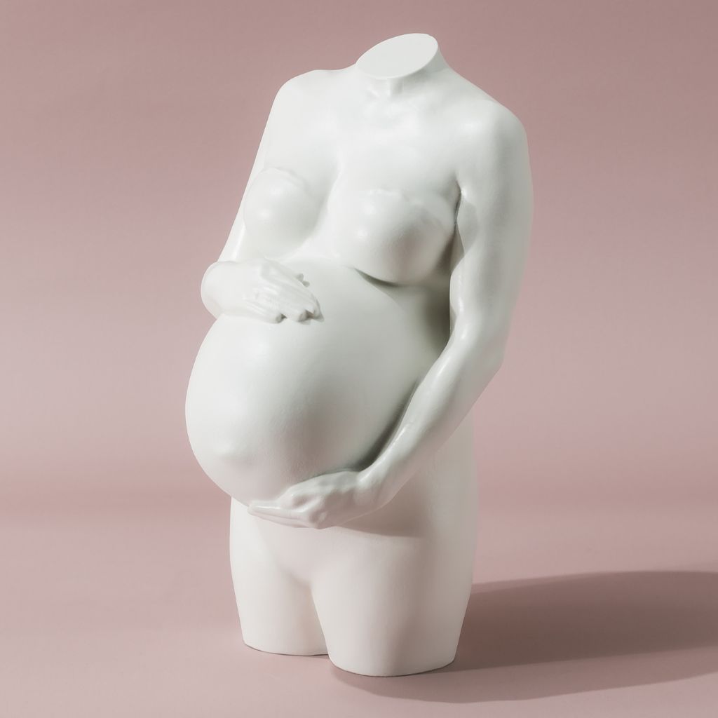 Schwangerschaftserinnerung von einer Schwangerschaftsskulptur in Weis. Zeigt eine Schwangere Frau. Das ist eine Schwangerschaftserinnerung von Bauchformat
